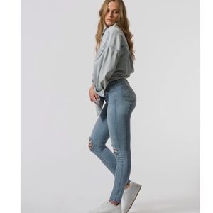 Oh pomp! Skinny butt enhancing jeans size 8